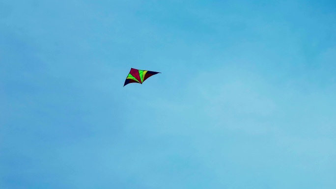 4K航拍空中飞翔的风筝