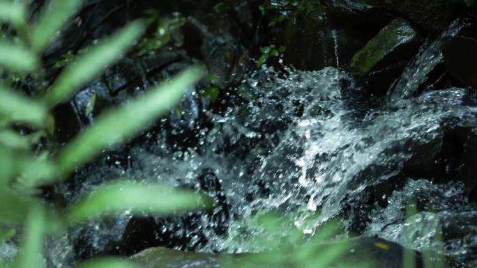 唯美山间溪流瀑布清澈溪水4K