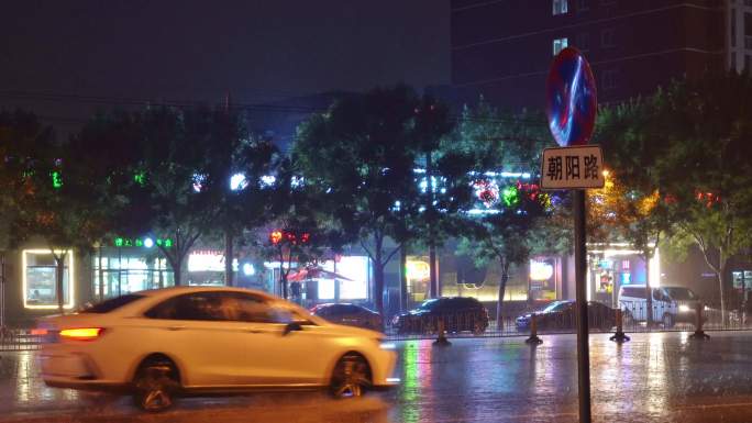 下雨暴雨雨季北京夜景4k原创