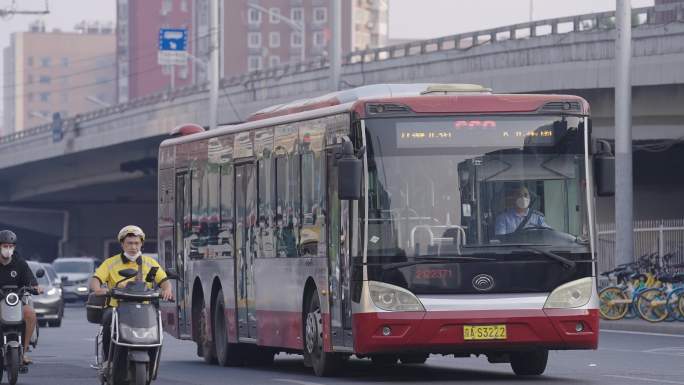 大城市 外卖小哥接单奔波001