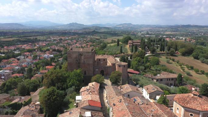意大利圣塔·坎杰洛·迪·罗马涅（Santarcangelo di Romagna）及其周围环境和城堡