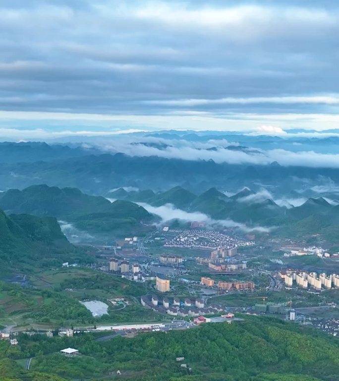 竖屏航拍贵州百里杜鹃普底景区云雾缭绕