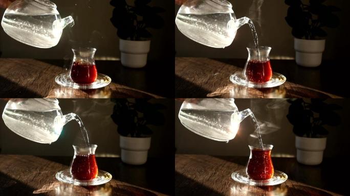 玻璃茶壶和一杯茶玻璃茶壶