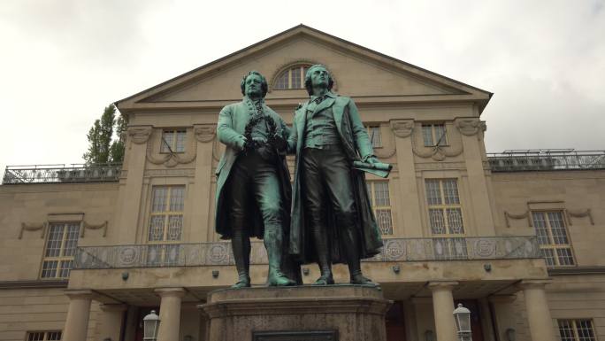 魏玛的歌德和席勒纪念碑，时间流逝