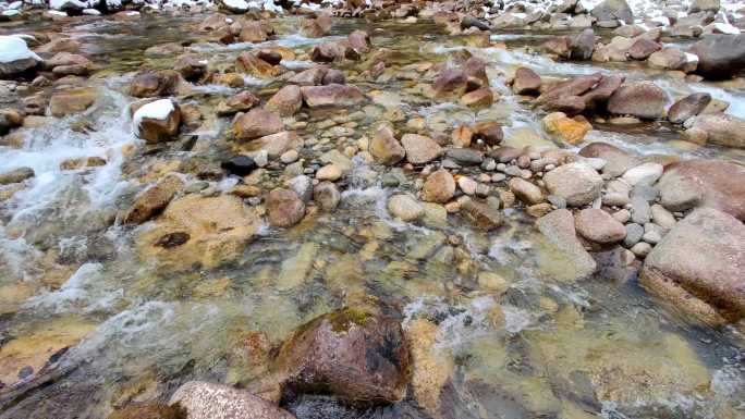 新疆伊犁琼库什台村小河流水