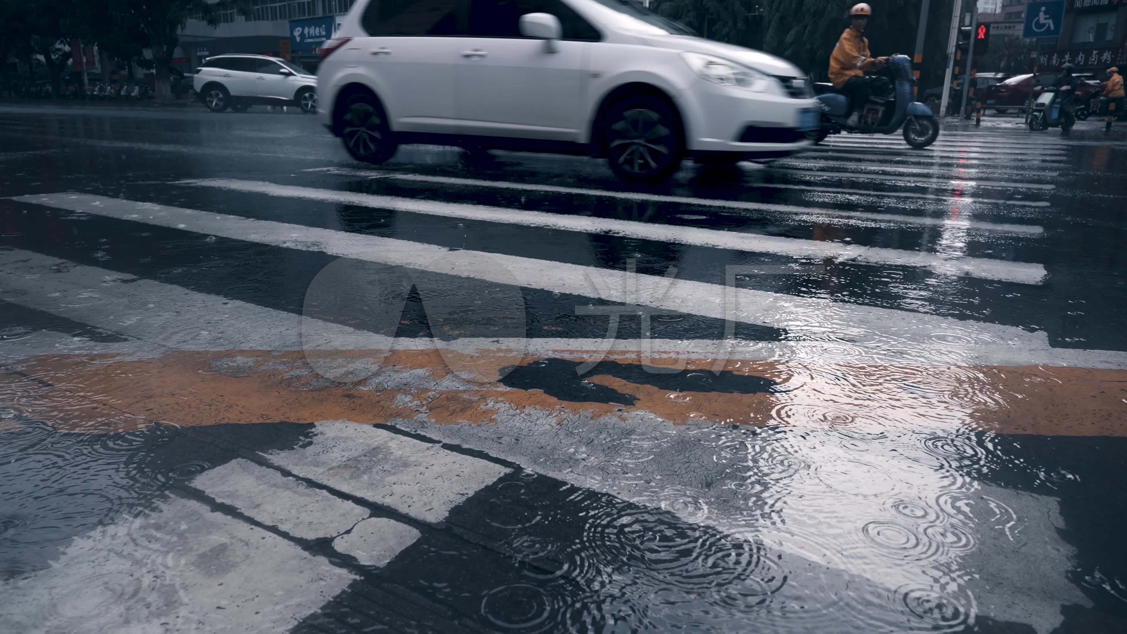 【高清4k】沈阳中街下雨街景空镜_3840X2160_高清视频素材下载(编号:7184167)_实拍视频_光厂(VJ师网) www.vjshi.com