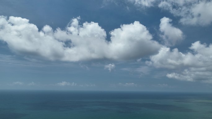 海上的云