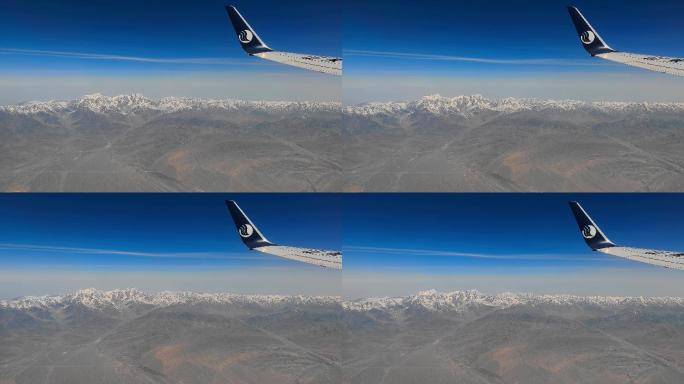 飞机飞行中窗外的天山山脉连绵雪山