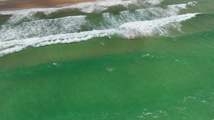 碧绿色的海浪
