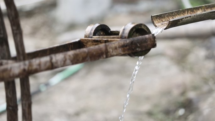 农村毛竹水车灌水浇水清澈溪水乡愁记忆