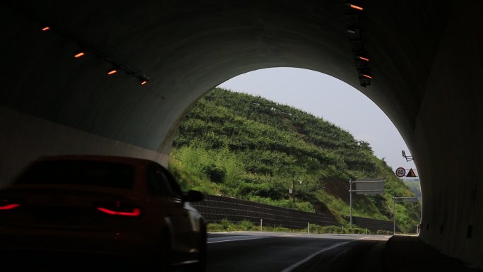 浙江山区农村道路公路隧道车辆交通畅通素材
