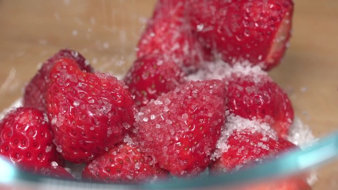 草莓甜品制作