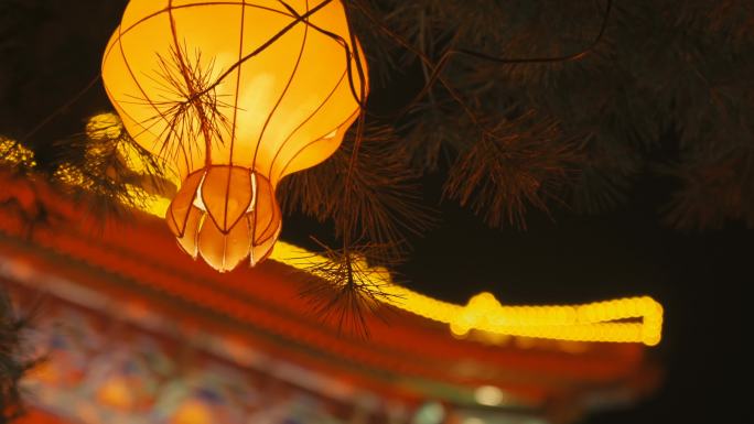 庆祝中国春节的古城墙上的灯笼