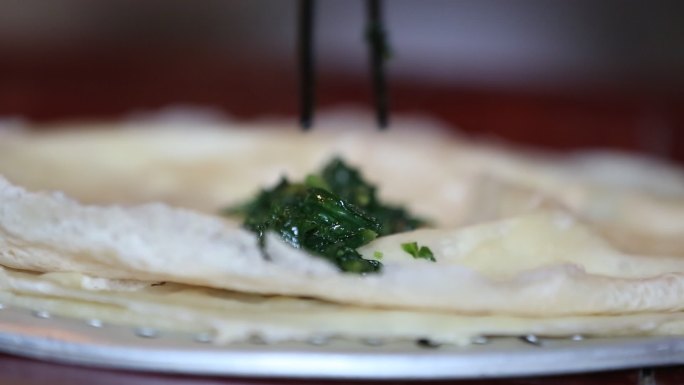 江南浙江农家土灶头夏至麦饼野菜美食