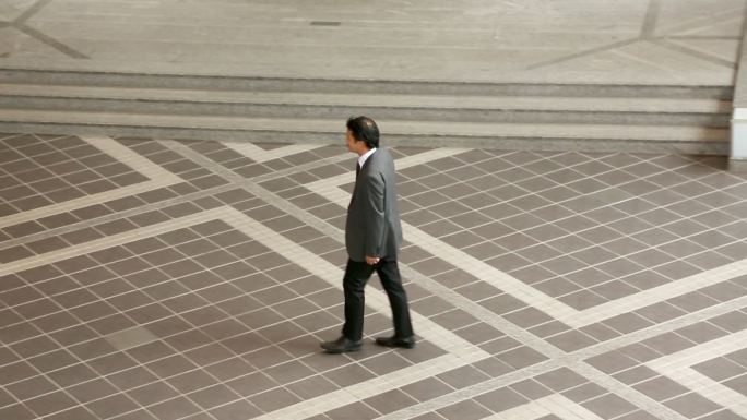 两位日本商人在大会堂会面的俯瞰图