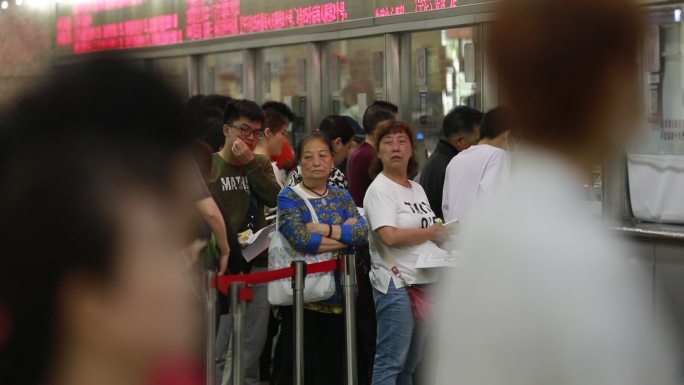 医院 排队 挂号 人群 人流 患者