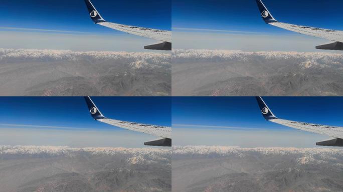 山东航空航班飞行窗外的连绵雪山