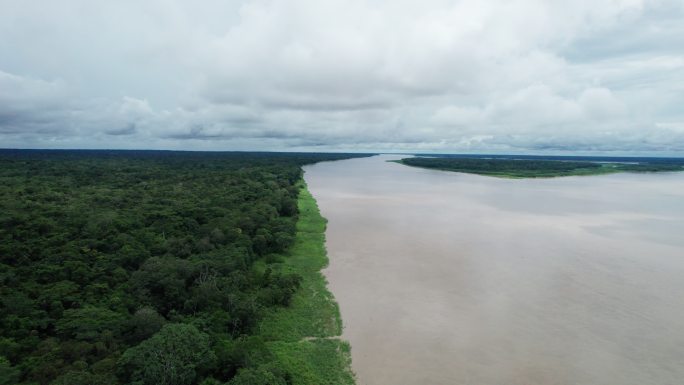 Leticia Colombia对Leticia北部亚马逊河岸的空中拍摄