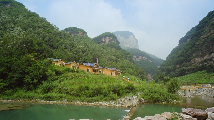 户外旅游大山山间民宿民居生态