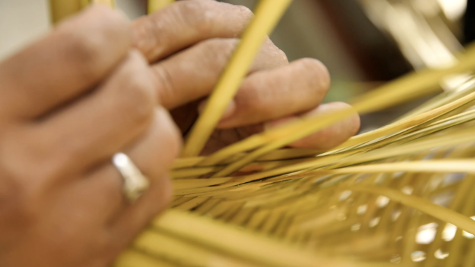 传统竹器手工编织