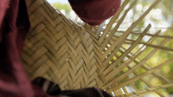 传统竹器手工编织