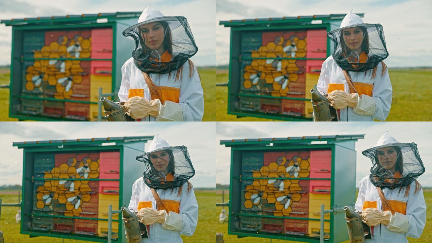 女养蜂人穿着防护服，在蜂箱前与会飞的蜜蜂在一起