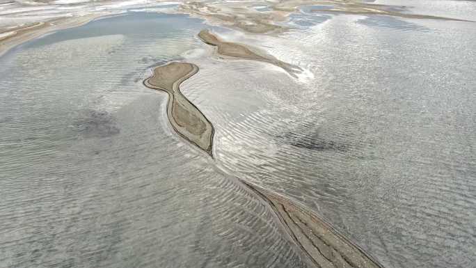 干旱期间的大盐湖达到有史以来的最低水位