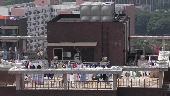 4K楼顶晾晒的被子衣物