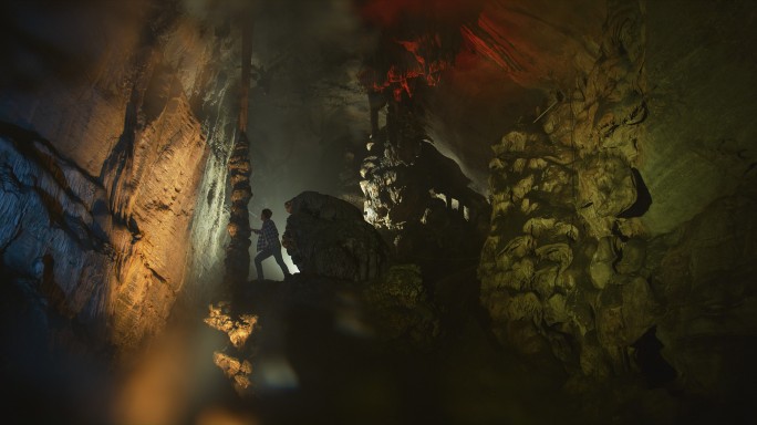 石钟乳古洞探索秘境探险喀斯特洞穴山洞