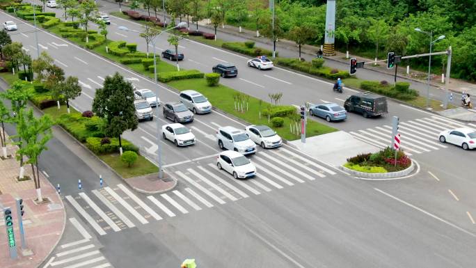 重庆高新区十字路口交通情况