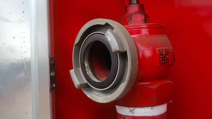 陈旧消防设施 消防安全问题 生锈消防栓