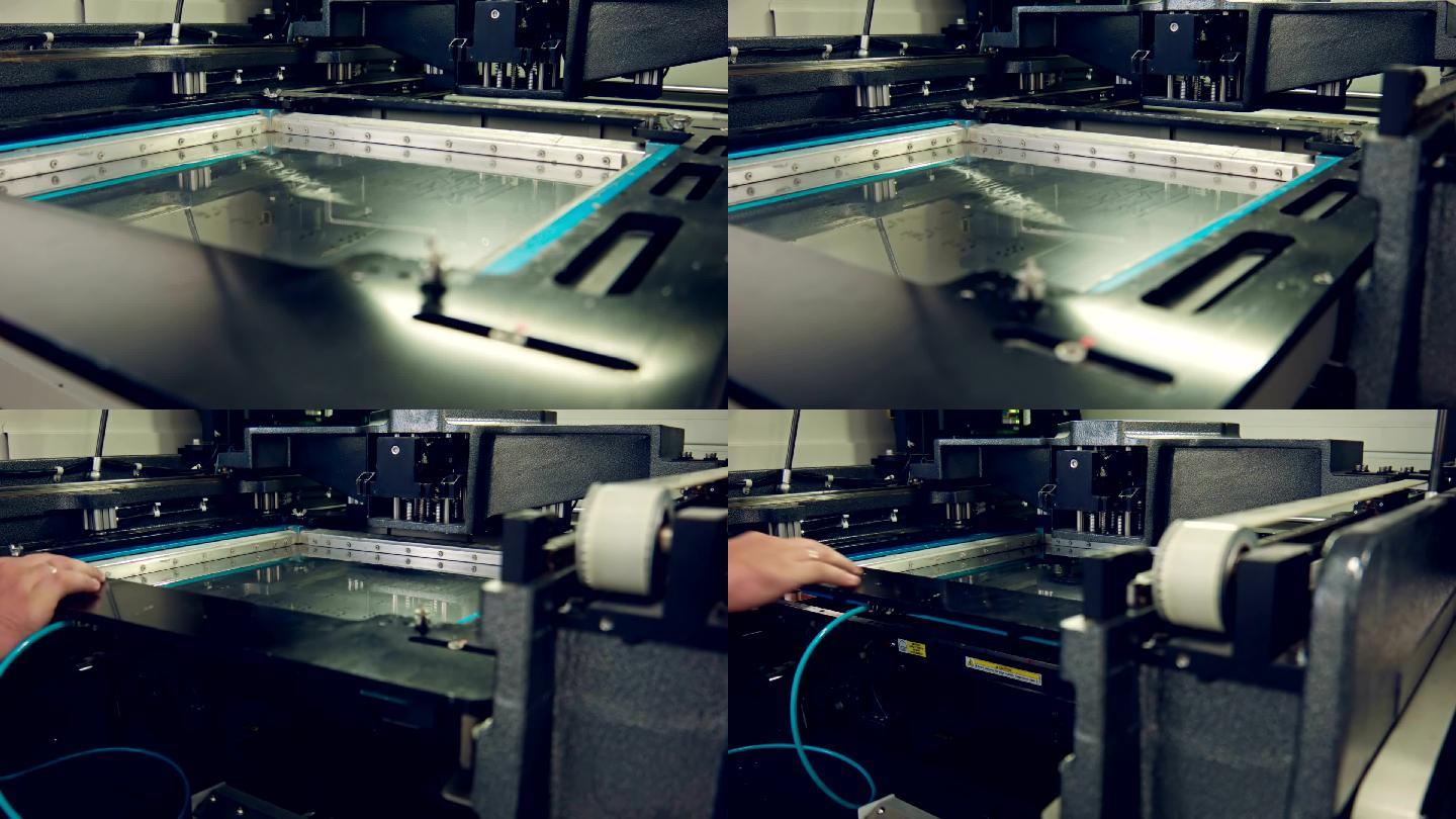 将模板安装到屏幕打印机SMT生产线中