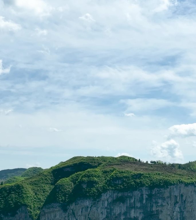 竖屏航拍十里乌江绿水青山