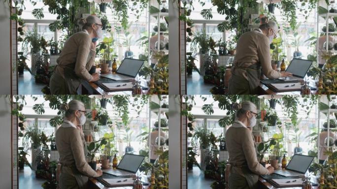 一位上了年纪的女性在工作时使用笔记本电脑和接听电话的4k视频片段