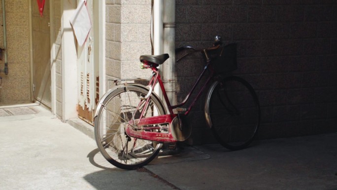 红色自行车空镜