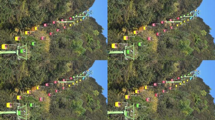 4k垂直：缆车向上移动到中国丽江玉龙雪山的视点。