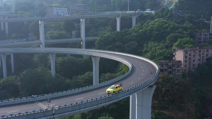 低空航拍出租车驶过重庆苏家坝立交桥