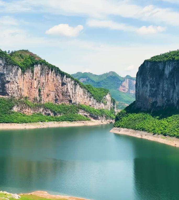 竖屏航拍十里乌江绿水青山