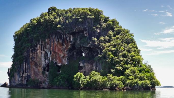 骷髅热带岛，岩石中的脸，Ko Pee，Krabi，泰国