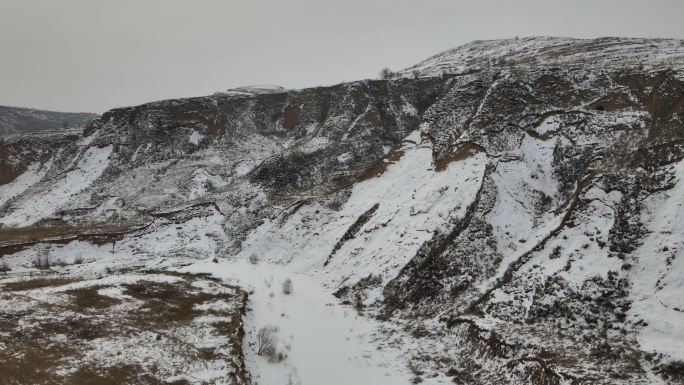 黄土高原无人区大山雪景