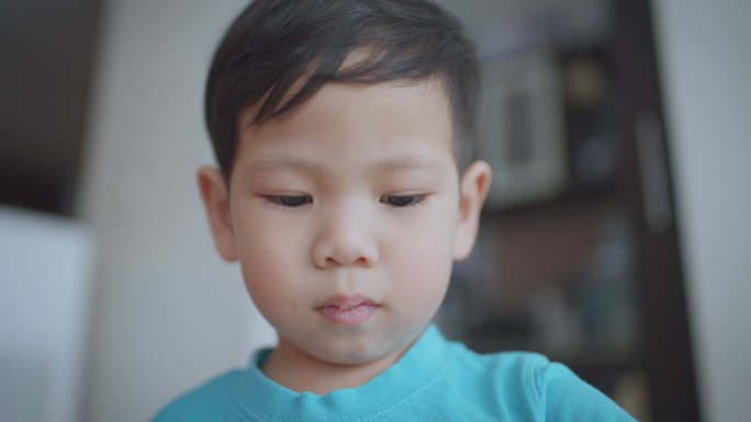 喜欢吃小男孩，幼儿教育