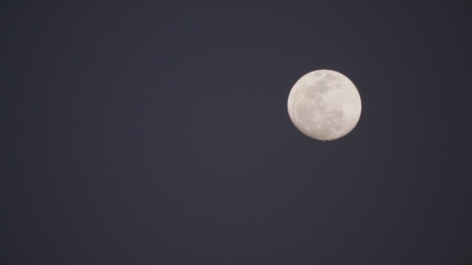 4K特写夜空中的满月。