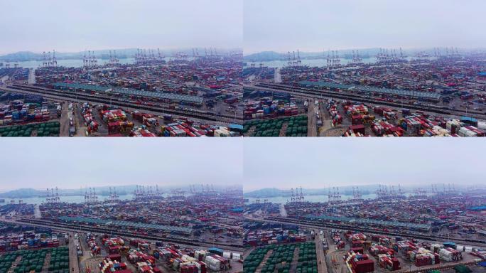 中国连云港集装箱码头繁忙景象