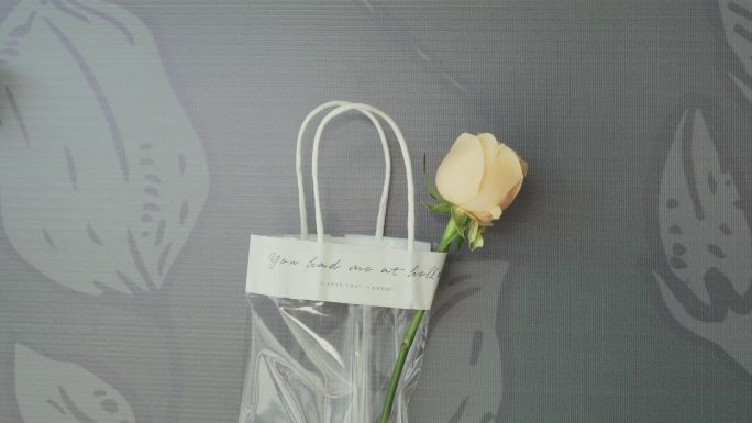 袋子里的玫瑰花