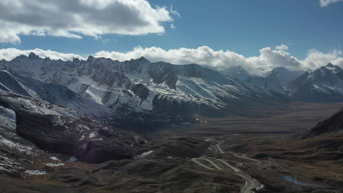 航拍雪山高原