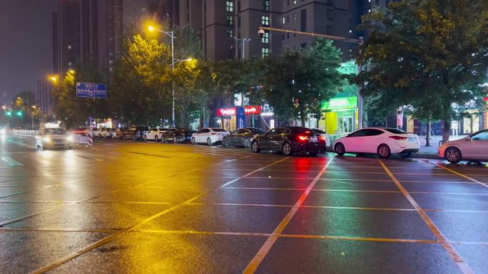 夜晚雨后街道路面