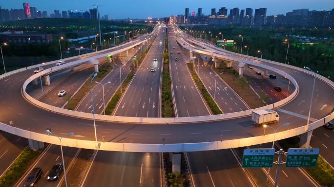 航拍长春南溪湿地公园，环形公路夜景