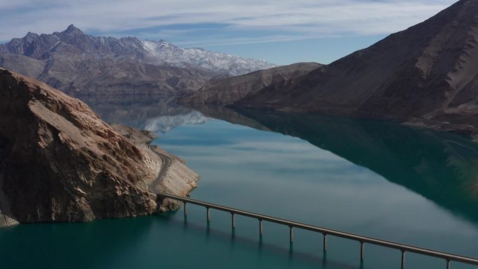 新疆宣传片塔什库尔干河流雪山航拍摄影