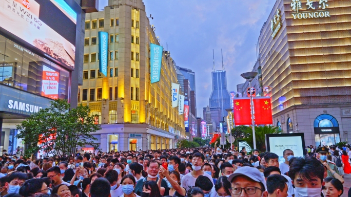 上海南京东路人流夜景