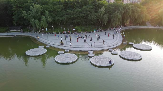 西安丰庆公园城市居民广场舞5gui